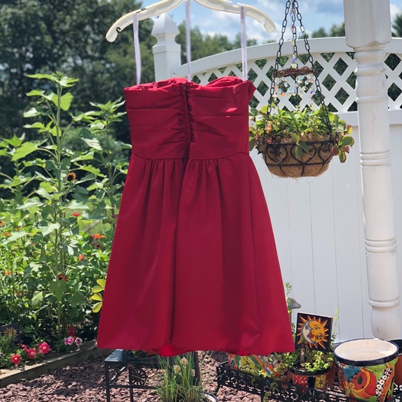 Red Satin Sweetheart Neckline Strapless Dress - Picture 4 of 7